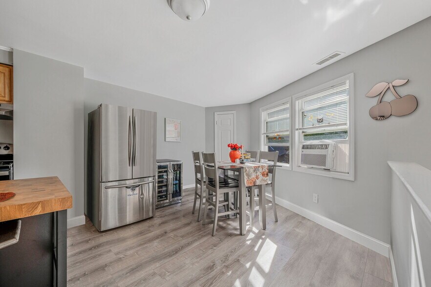 More Photos Of 504 Fire Island Ave, Babylon Flex For Sale