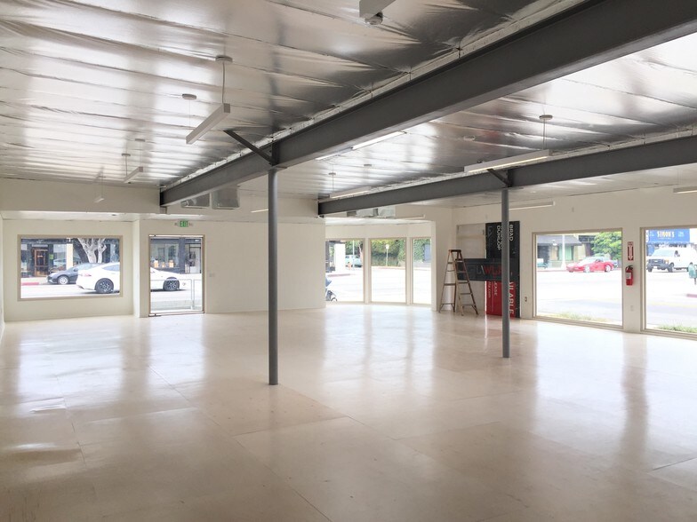 More Photos Of 1804 Lincoln Blvd, Venice Freestanding For Lease