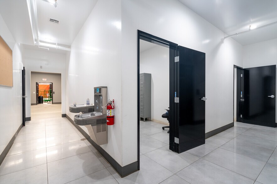 More Photos Of 19533 McLane St, Palm Springs Distribution For Sale