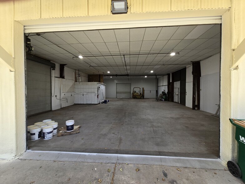 More Photos Of 10 Daisy Ave, Lodi Warehouse For Lease