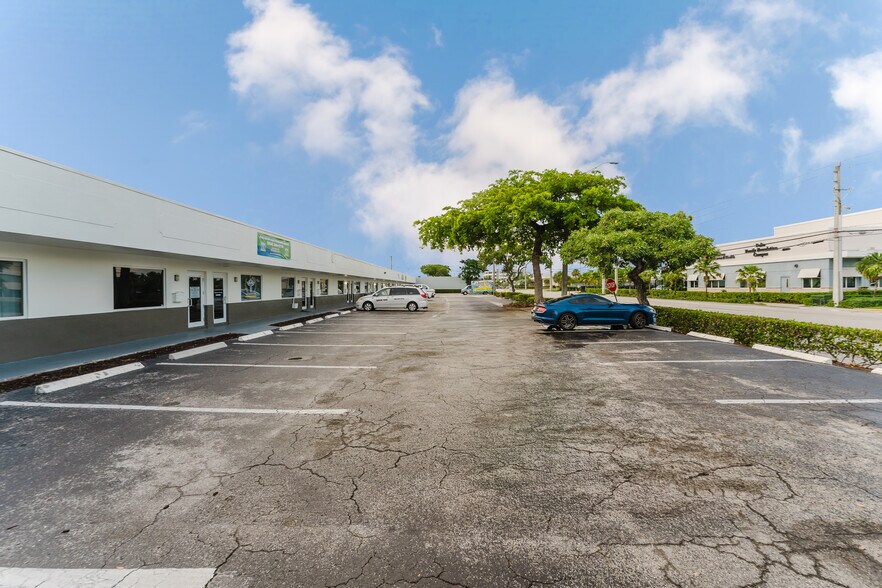 More Photos Of 315-353 SW 27th Ave, Fort Lauderdale Unknown For Lease