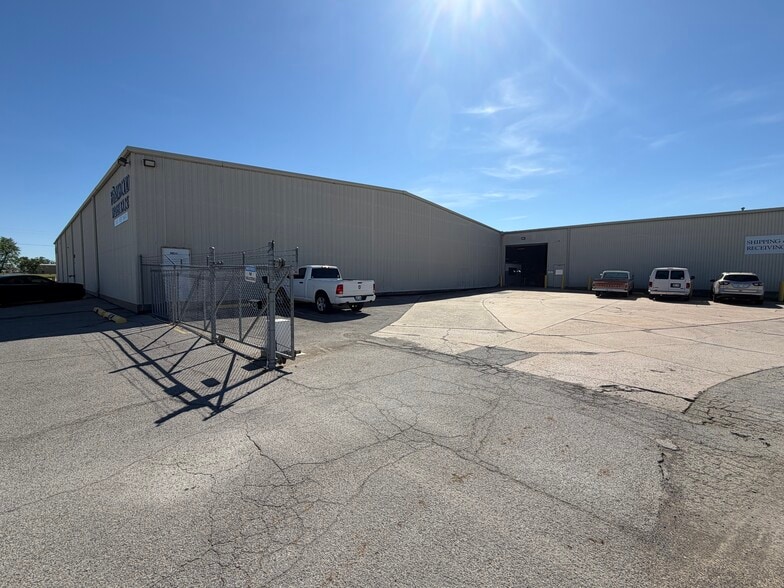 More Photos Of 3248 N Sheridan Rd, Tulsa Warehouse For Sale
