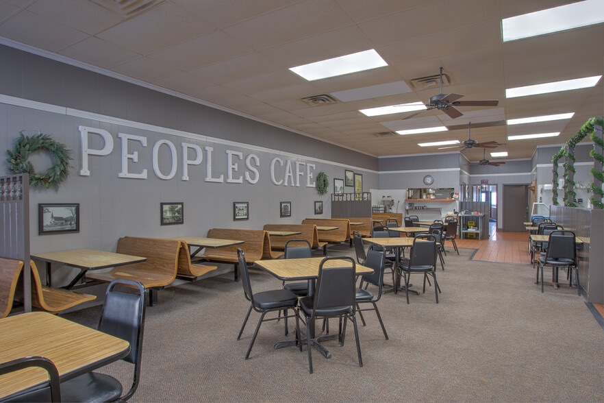 More Photos Of 118 Main St S, Cambridge Storefront For Sale