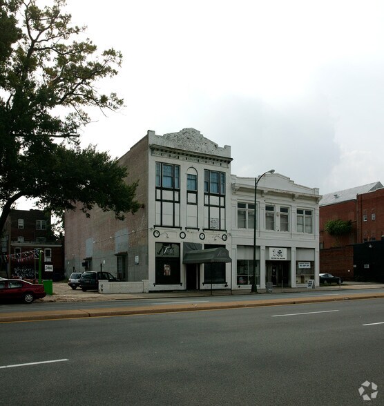 More Photos Of 2033 W Broad St, Richmond Storefront Retail Office For Sale