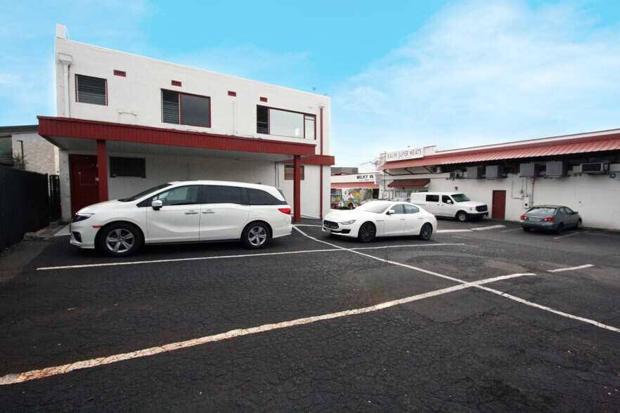 More Photos Of 2130 N King St, Honolulu Freestanding For Lease