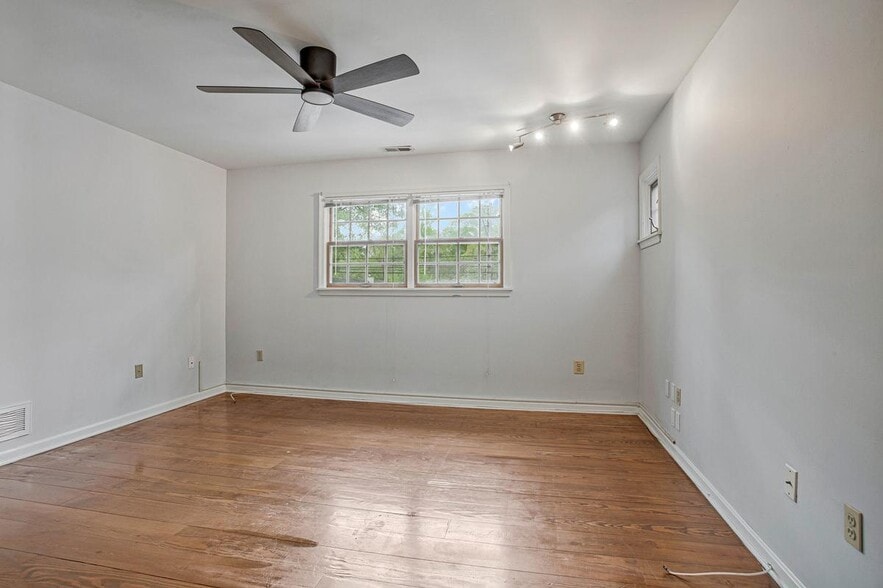 More Photos Of 6285 Shady Side Rd, Shady Side General Retail For Sale