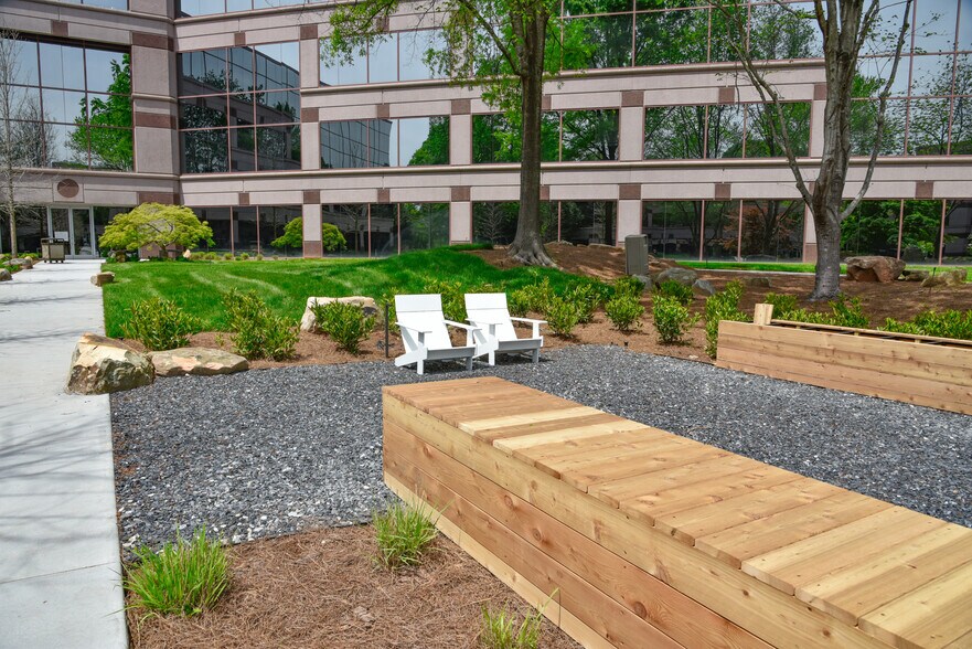 More Photos Of 800 Parc Pt, Alpharetta Unknown For Lease