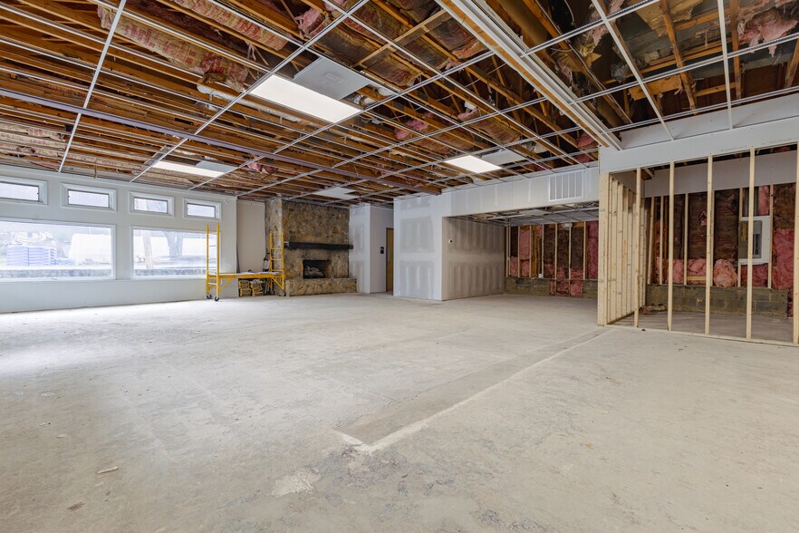 More Photos Of 110 High Country Sq, Banner Elk General Retail For Lease