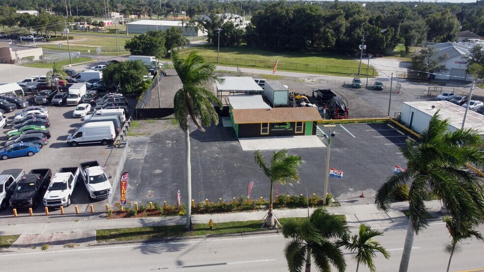 More Photos Of 3340 Palm Beach Blvd, Fort Myers Freestanding For Sale