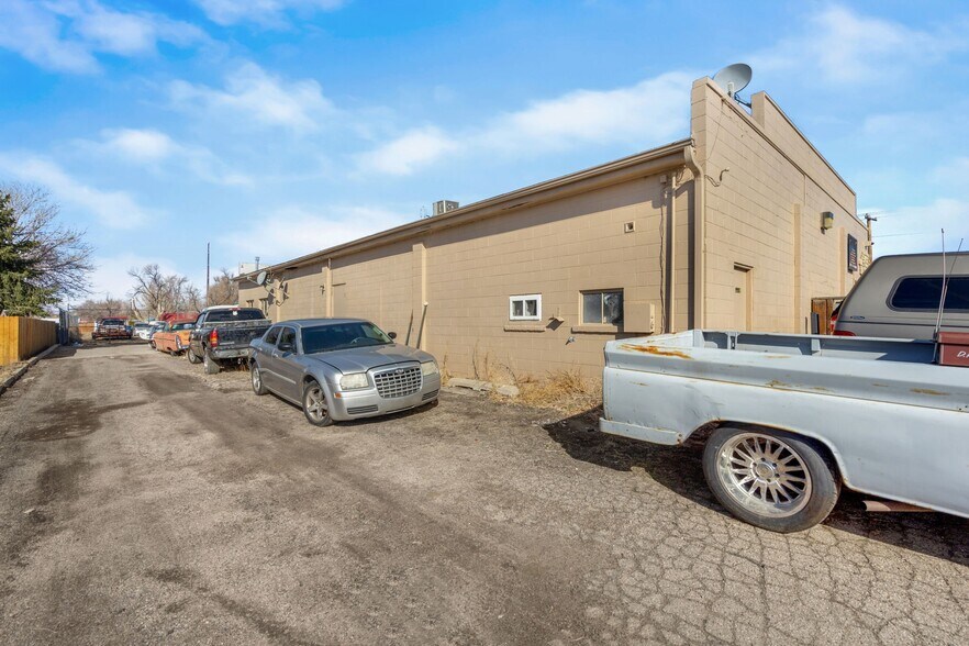 More Photos Of 106 W 4th St, Severance Warehouse For Sale