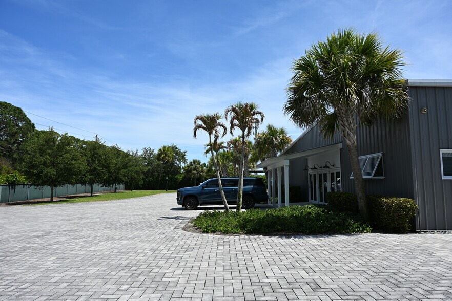 More Photos Of 11950 SE Shell Ave, Hobe Sound Warehouse For Lease