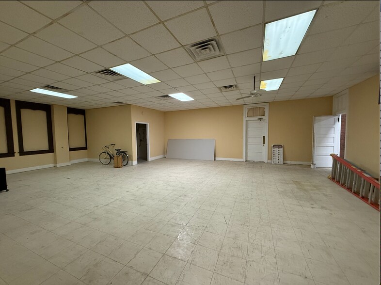 More Photos Of 6 W Henry St, Savannah Freestanding For Sale