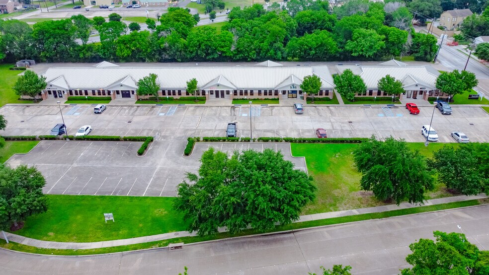 More Photos Of 5751 Blythewood St, Houston Unknown For Lease