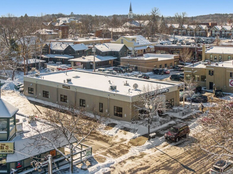 More Photos Of 11 Water St, Excelsior Freestanding For Lease