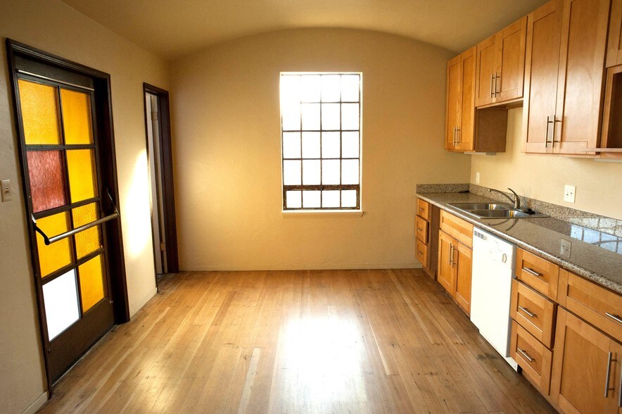 More Photos Of 3630 Telegraph Ave, Oakland Storefront Retail Residential For Sale