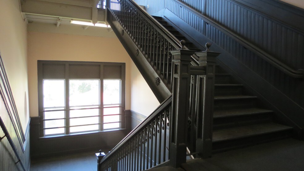 More Photos Of 19 Wood St, Lewiston Apartments For Sale