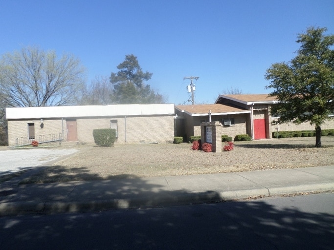 More Photos Of 2415 Magna Vista Dr, Dallas Religious Facility For Sale