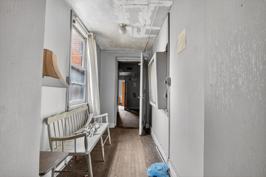 More Photos Of 1010 S Garnett St, Henderson Hotel For Sale