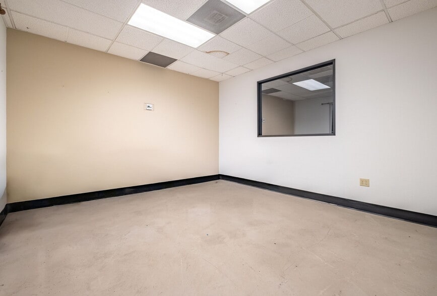 More Photos Of 550 N Golden Circle Dr, Santa Ana Office For Lease