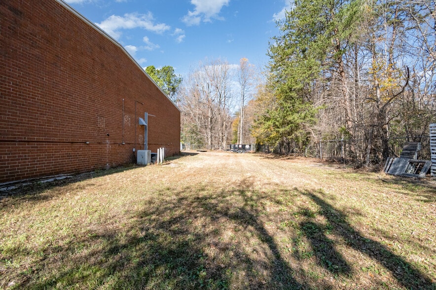 More Photos Of 3718 Old Battleground Rd, Greensboro Flex For Sale