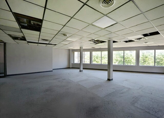 More Photos Of 31-08 Astoria Blvd, Astoria General Retail For Sale