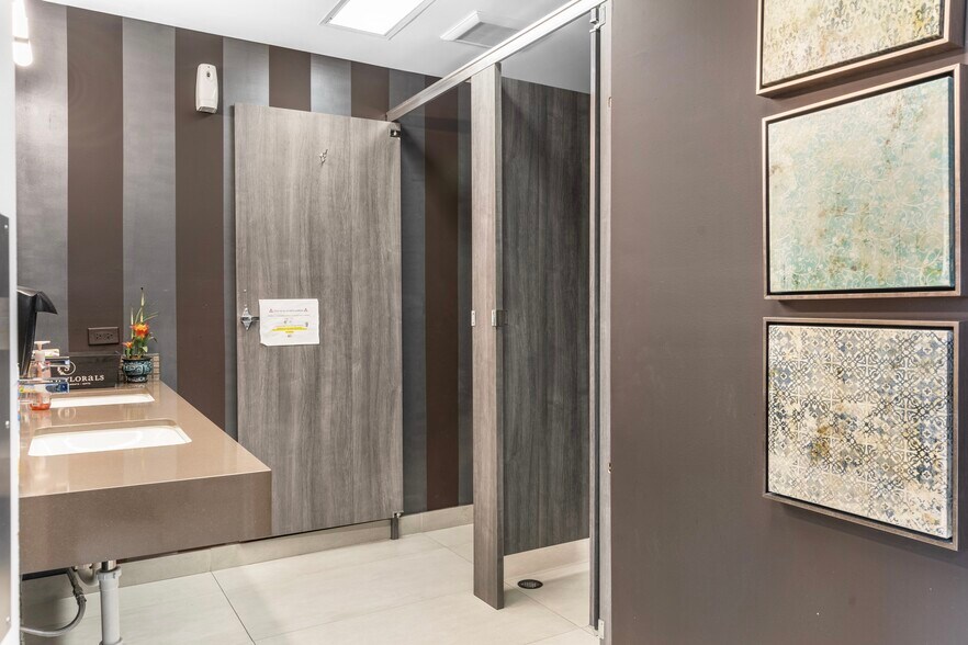 More Photos Of 701 E Commercial Blvd, Oakland Park Medical For Sale