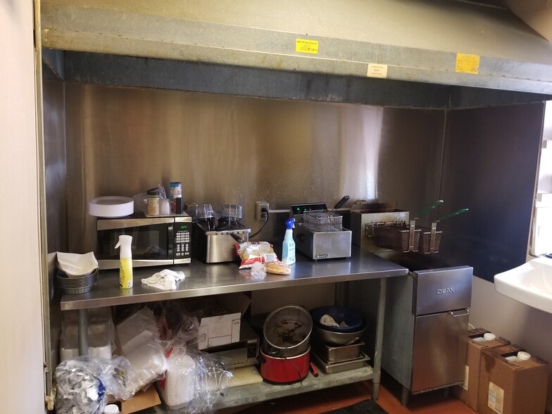 More Photos Of 409 Cavitt Ave, Trafford Bar For Sale