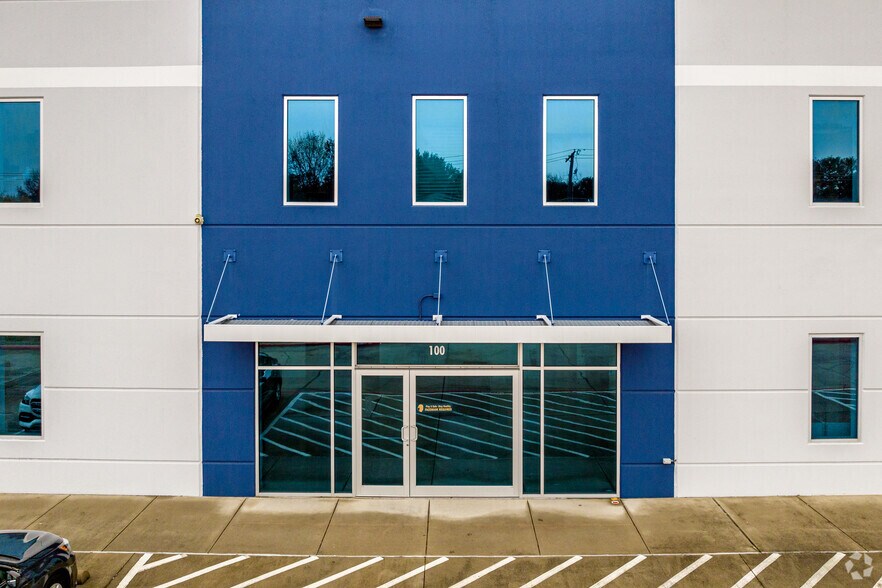 Primary Photo Of 4050 Premier Dr, Plano Light Manufacturing For Lease