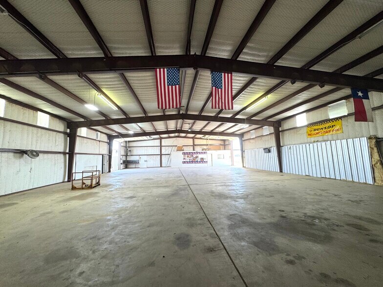 More Photos Of 11607 Highway 87, Lubbock Warehouse For Sale