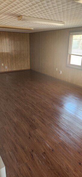 More Photos Of 920 N Main St, Stillwater Flex For Lease