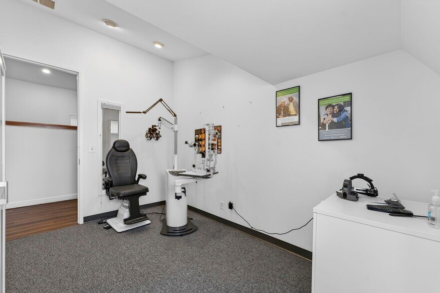More Photos Of 10130-10134 Colvin Run Rd, Great Falls Medical For Lease