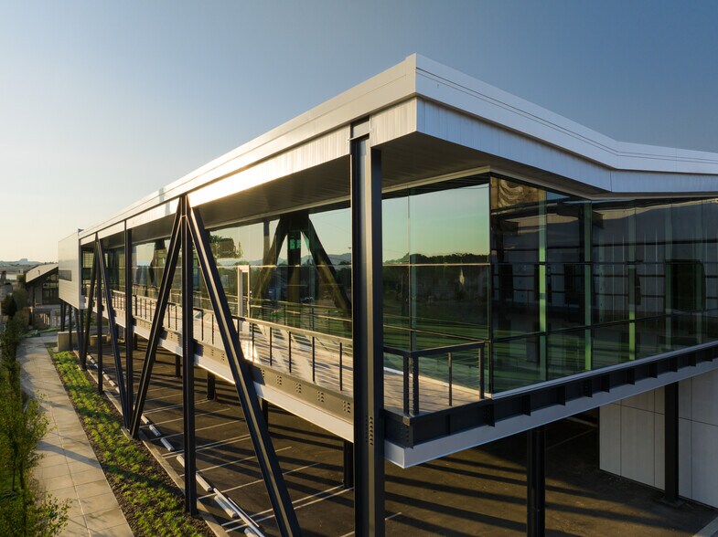 More Photos Of 5300 Centennial Blvd, Nashville Storefront Retail Office For Lease