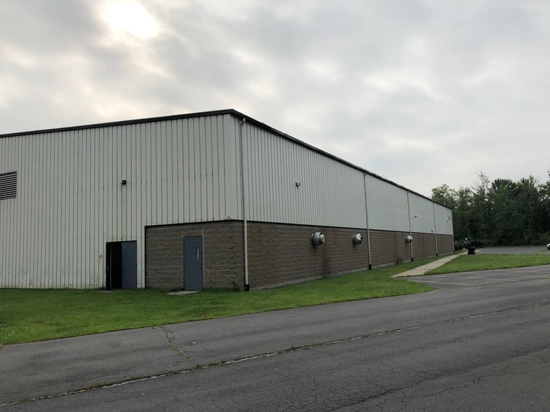 More Photos Of 2725 W Entry Rd, Baldwinsville Sports And Entertainment For Sale