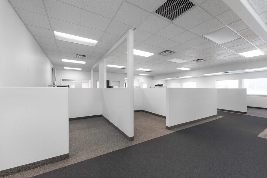 More Photos Of 2665 Glendale Valley Rd, Glendale Office For Sale