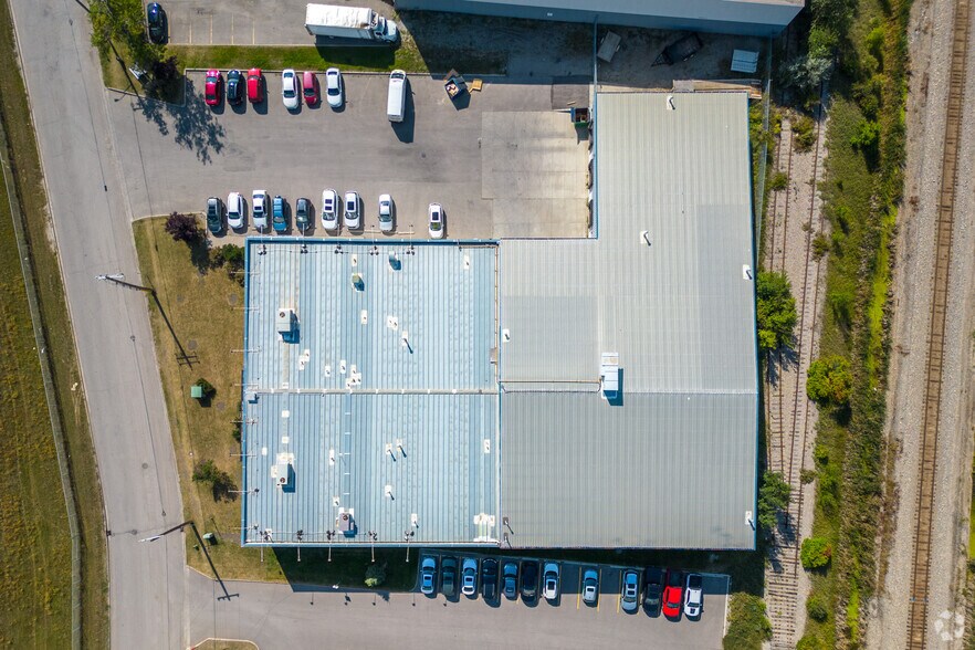 More Photos Of 5355 8th St NE, Calgary Warehouse For Lease