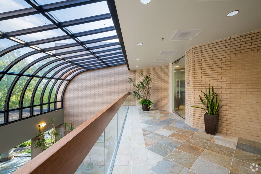 More Photos Of 3001 Bee Caves Rd, Austin Office For Lease