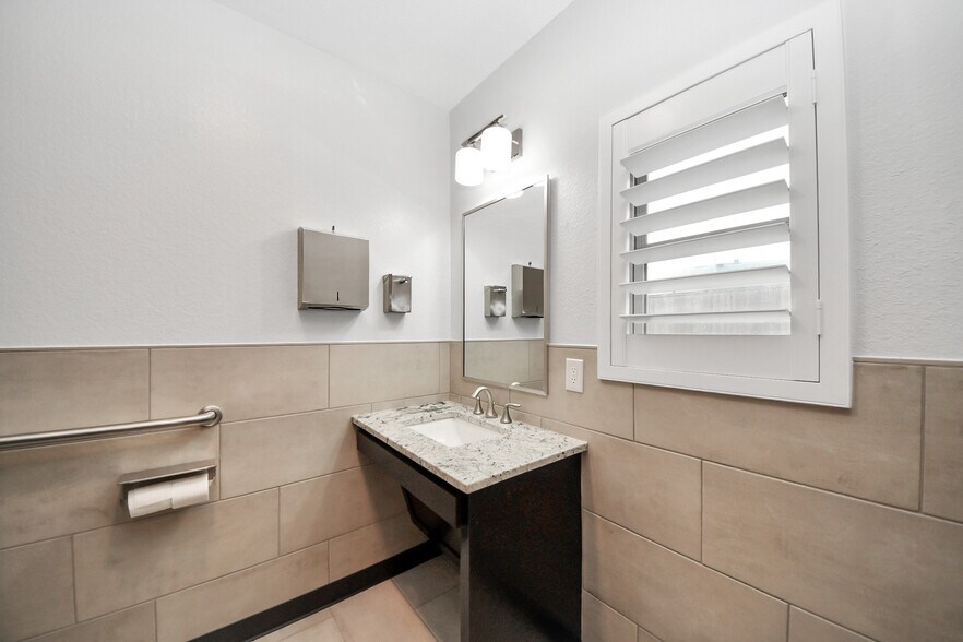 More Photos Of 6536 Greatwood Pky, Sugar Land Office For Sale