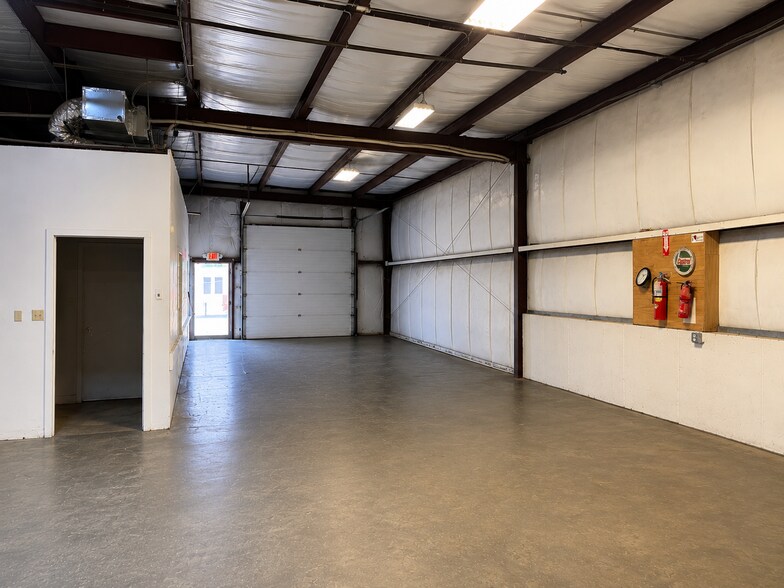 More Photos Of 18 Taylor Ave, Bethel Warehouse For Lease