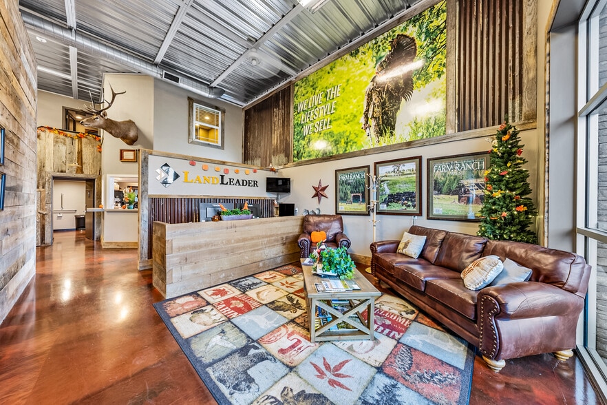 More Photos Of 3811 Crater Lake Hwy, Medford Warehouse For Sale