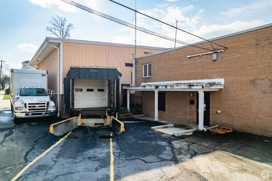 More Photos Of 334 W Main St, Somerset Flex For Lease