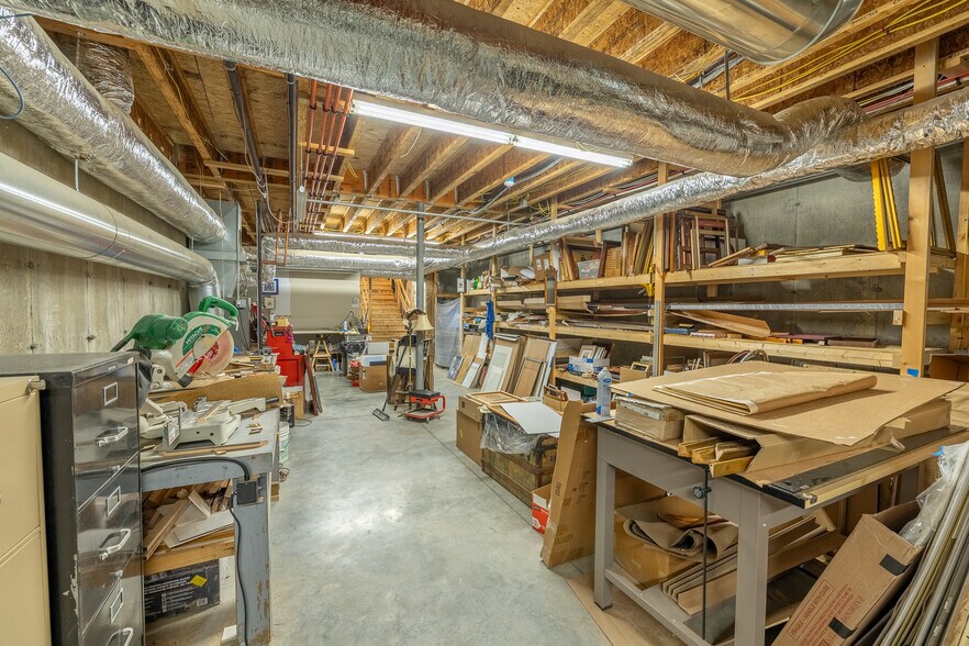 More Photos Of 114 Cemetery Ave, Manchester Center Office For Sale