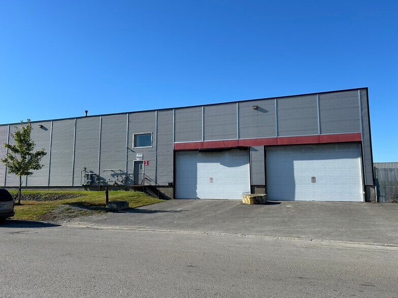 More Photos Of 1320 Av De Valleyfield, Laval Warehouse For Lease