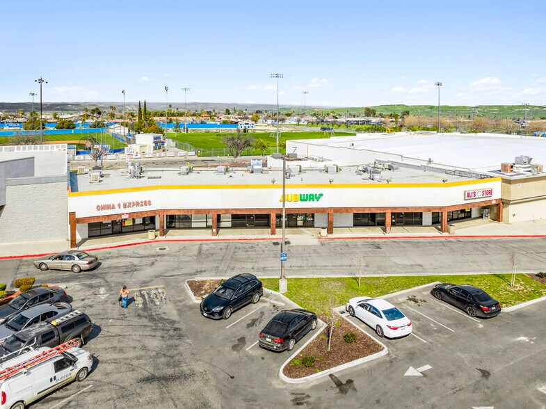 More Photos Of 1048-1072 Kern St, Taft Storefront Retail Office For Sale