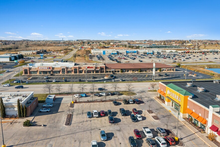 More Photos Of 711 N Casaloma Dr, Appleton Freestanding For Sale