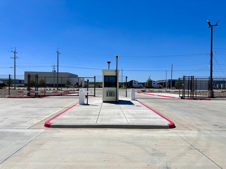 More Photos Of 127 Blue Ridge Pky, Laredo Truck Terminal For Lease