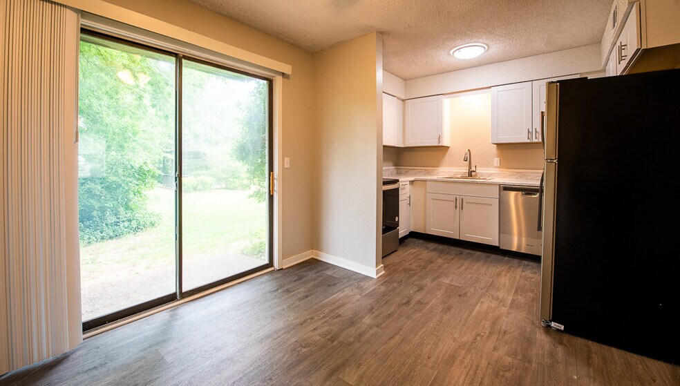 More Photos Of 126 Walton Ferry Rd, Hendersonville Apartments For Sale