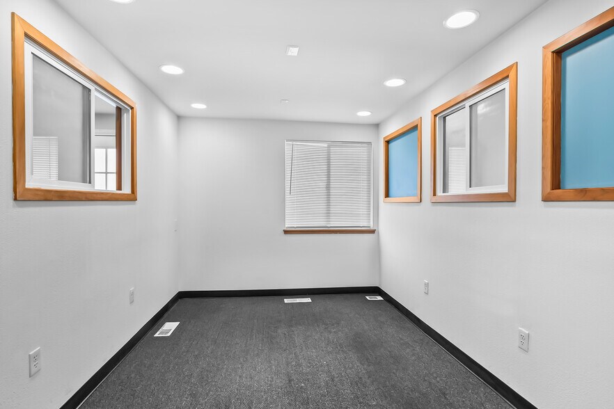 More Photos Of 909 SE 2nd St, Bend Office For Sale