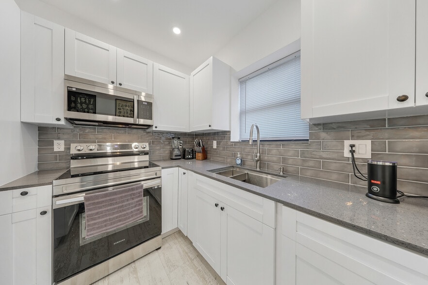 More Photos Of 243 NW 32nd St, Miami Multifamily For Sale