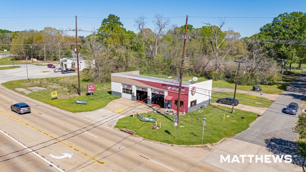 Primary Photo Of 1333 E Main St, Ville Platte Service Station For Sale