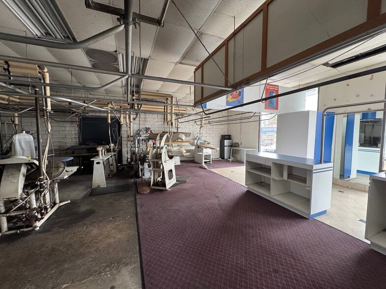 More Photos Of 445 S Pacific Coast Hwy, Redondo Beach General Retail For Lease